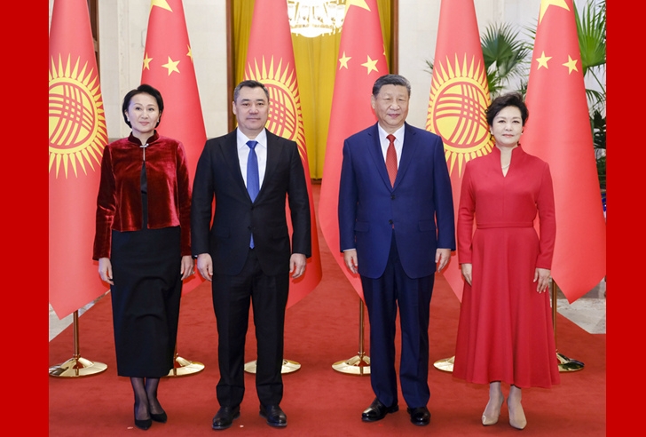 於在
